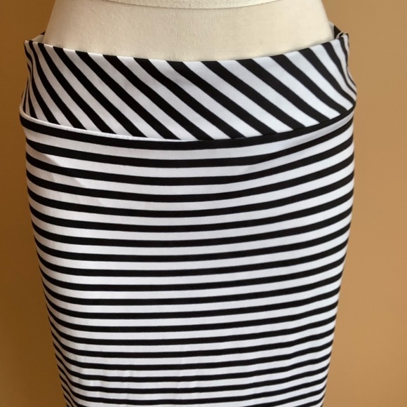 FRANK LYMAN Black/White Striped Maxi Skirt Size 8 - Picture 7 of 13